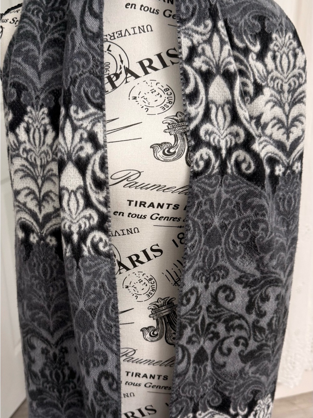 Cashmink by Fraas paisley black scarf